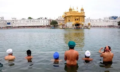 devotees take holy dip in golden temple  sarovar  on baisakhi
