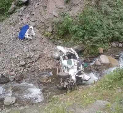 4 killed  10 injured as vehicle falls into gorge in j k s kupwara