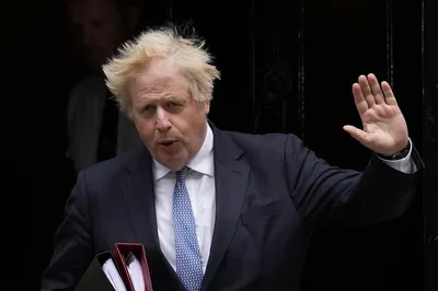 uk  boris johnson turned away from polling station for forgetting id